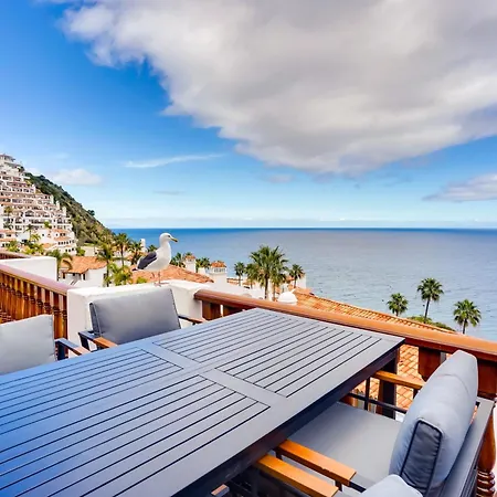 Bright Catalina Island Condo With Ocean Views!